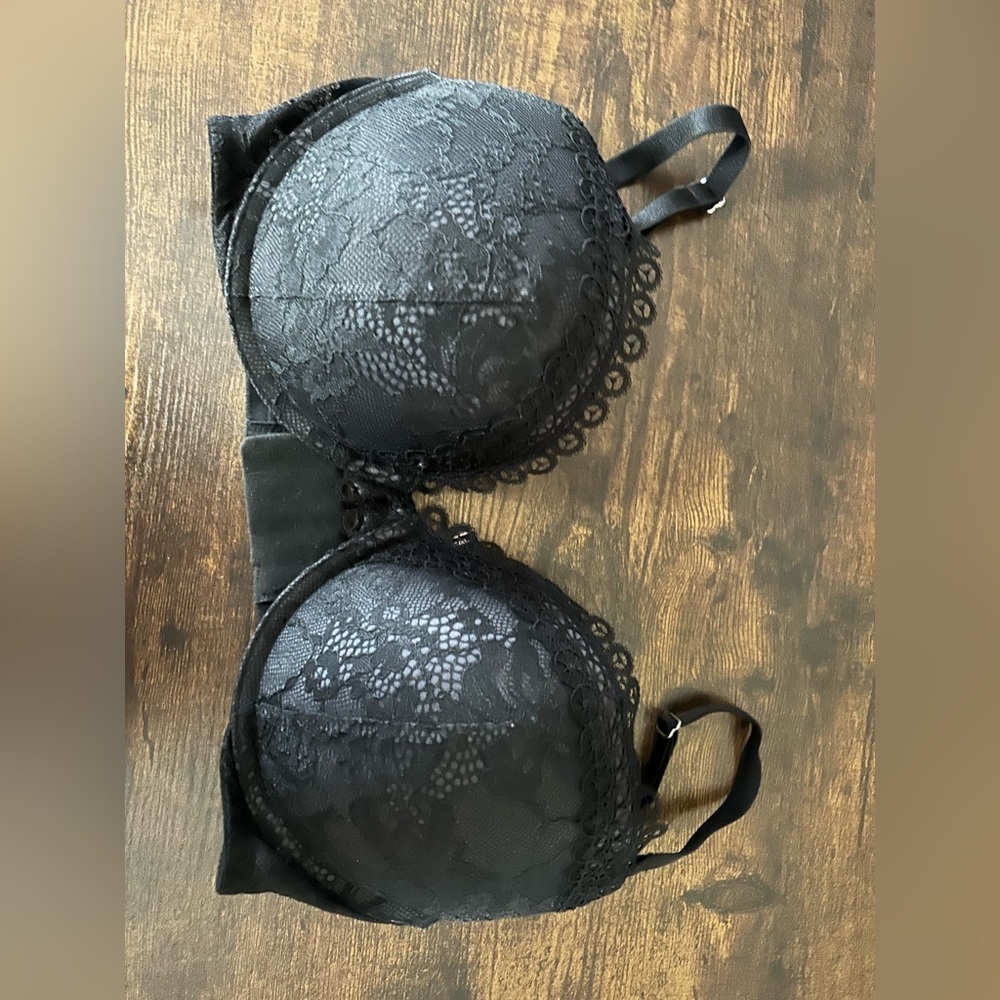 32 DD Victoria Secret bra worn a couple times
